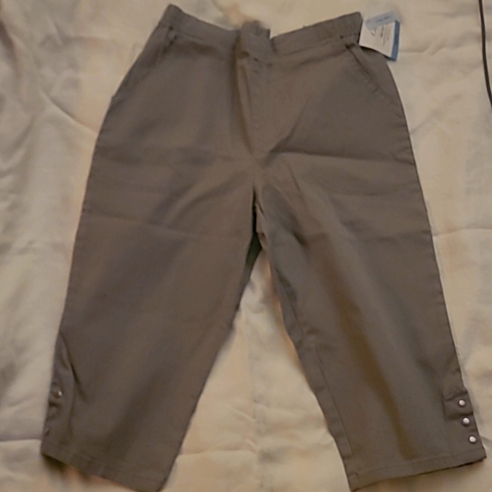 Croft & Barrow womans size 10p Capri comfort waist, gray